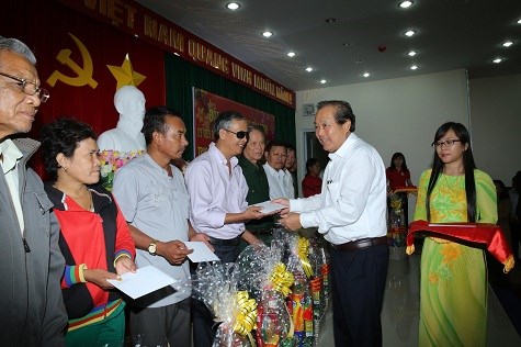 Phó Thủ tướng Trương Hòa Bình thăm, tặng quà cho các gia đình chính sách tỉnh Ninh Thuận - ảnh 2